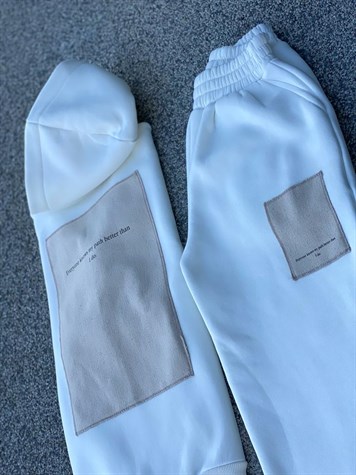 SIRT MODEL DETAYLI KAPÜŞONLU SWEATSHİRT JOGGER PANTOLON TAKIM (BEYAZ)