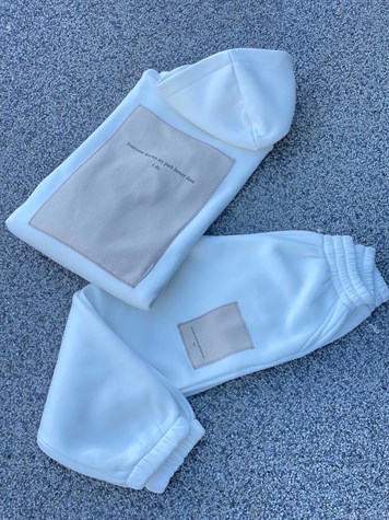 SIRT MODEL DETAYLI KAPÜŞONLU SWEATSHİRT JOGGER PANTOLON TAKIM (BEYAZ)