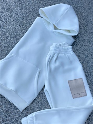 SIRT MODEL DETAYLI KAPÜŞONLU SWEATSHİRT JOGGER PANTOLON TAKIM (BEYAZ)