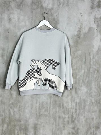 Sırtı Zebra Nakışlı Kadın Sweat (Gri)