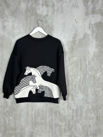 Sırtı Zebra Nakışlı Kadın Sweat (Siyah)