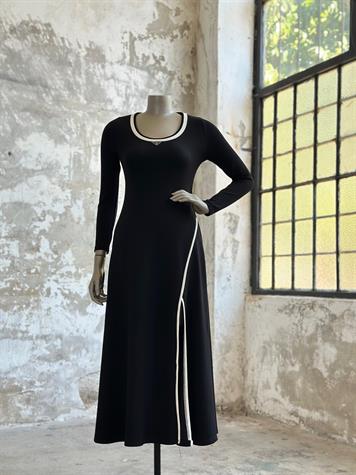 Soft Modal Kumaş Şeritli Armalı Elbise (Siyah)