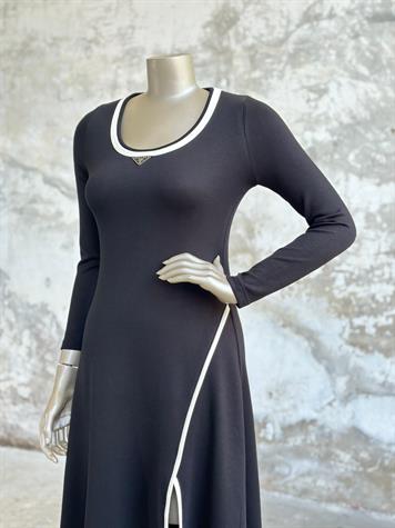 Soft Modal Kumaş Şeritli Armalı Elbise (Siyah)