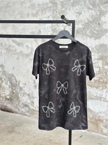 Taş Yıkamalı Kristal Fiyonk Detaylı Tişört (Siyah/Beyaz)