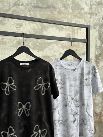 Taş Yıkamalı Kristal Fiyonk Detaylı Tişört (Siyah/Beyaz)