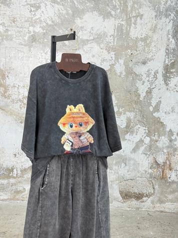 Taş Yıkamalı Labubu Baskılı Oversize Dokuma Tişört (Antrasit)