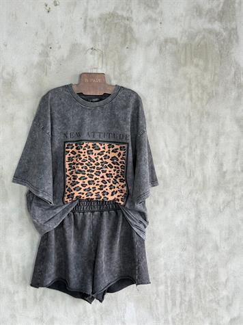 Taş Yıkamalı Leopar Baskılı Oversize Dokuma Tişört (Gri)