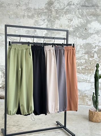 Bol Paça Büzgü Detaylı Pantolon (Siyah)