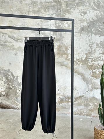 Bol Paça Büzgü Detaylı Pantolon (Siyah)