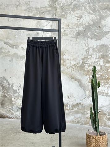 Bol Paça Büzgü Detaylı Pantolon (Siyah)