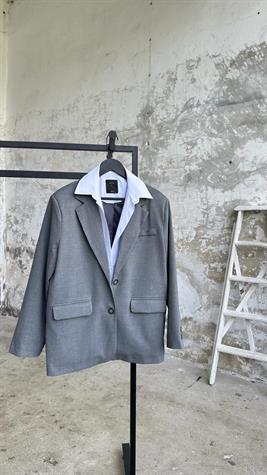 Tasarım Gömlek Detaylı Arkası Baskılı Blazer Ceket (Gri)