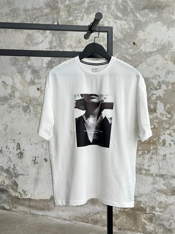Tasarım Gümüş Kolye Detaylı Oversize Tişört (Beyaz)
