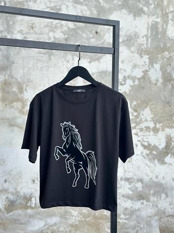 Tasarım Kadife At Desenli T-Shirt (Siyah)