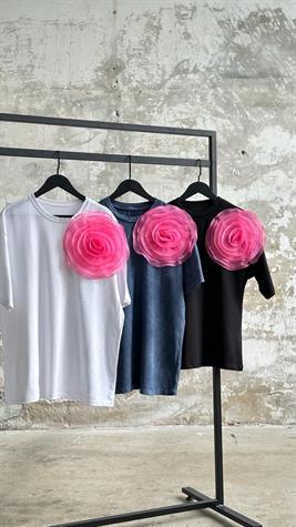 Tasarım Model Pembe Organze Güllü Tişört (Siyah)