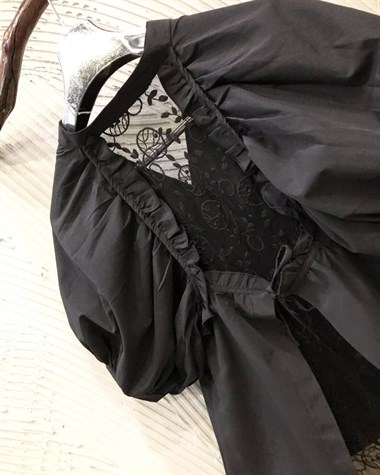 Tasarım Model Sırtı Dantel Tül Detaylı Balon Kol Gömlek (SİYAH)
