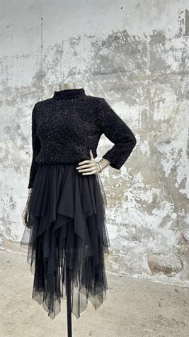 Tasarım Model Tütülü Etek (Siyah)