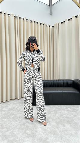 Tasarım Sim Geçişli Zebra Desenli Takım (Ekru)