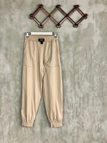 Tokalı Kemerli Paraşüt Kumaş Pantolon (Bej)