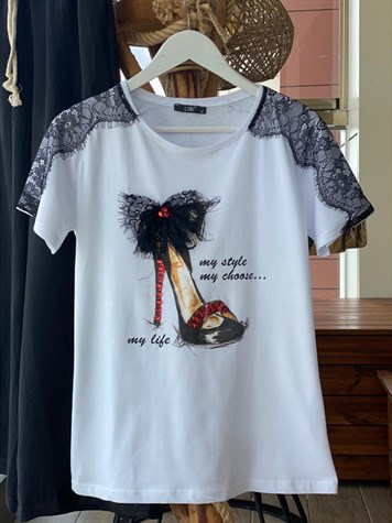 Topuklu Ayakkabı Baskılı Dantel Detaylı Tshirt (BEYAZ)