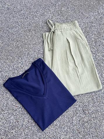 V Yaka Dilvin Basic T-Shirt (Lacivert/Beyaz)