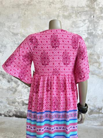 V Yaka Etnik Desenli Basic Elbise (Pembe)