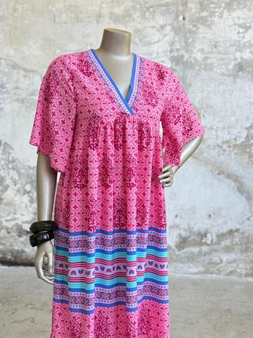 V Yaka Etnik Desenli Basic Elbise (Pembe)