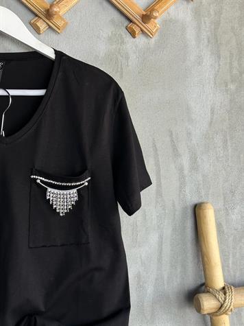 V Yaka Tek Cep Kristal Taş İşlemeli Tişört (Siyah)