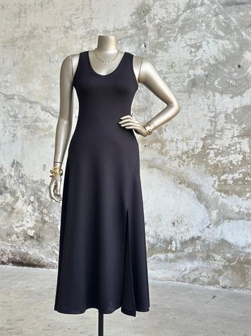 V Yaka Yırtmaç Detaylı Sıfır Kol Basic Elbise (Siyah)