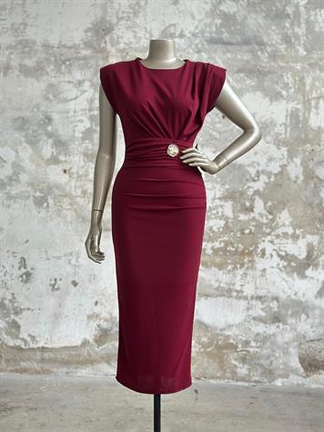 Vatkalı Zincir Detaylı Broşlu Elbise (Bordo)