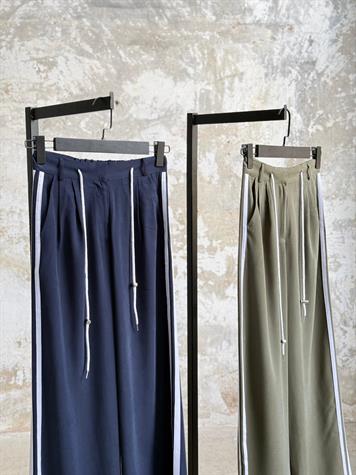 Yanı Şerit Detaylı Ayarlanabilir Bağcıklı Bol Pantolon (Lacivert)