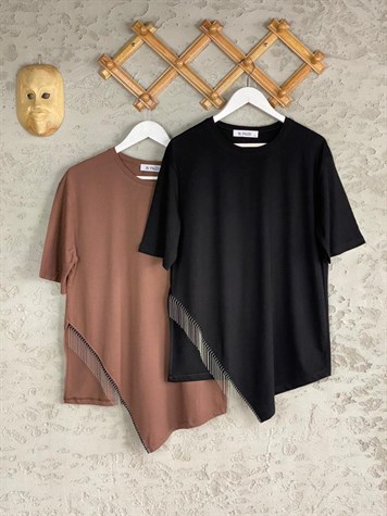 Yanı Yırtmaçlı Zincir Detaylı Tshirt (Kahverengi/Siyah)