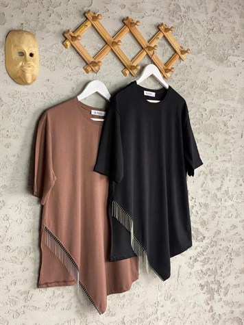 Yanı Yırtmaçlı Zincir Detaylı Tshirt (Kahverengi/Siyah)