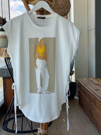 Yanları Bağlama Detaylı Baskılı T-shirt
