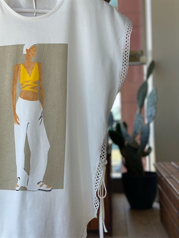 Yanları Bağlama Detaylı Baskılı T-shirt