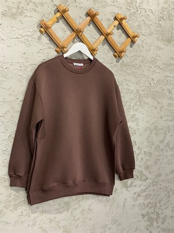 Yanları Yırtmaçlı Şardonlu Sweat (Kahve)