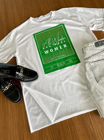 Yazı Detaylı İşlemeli Tshirt