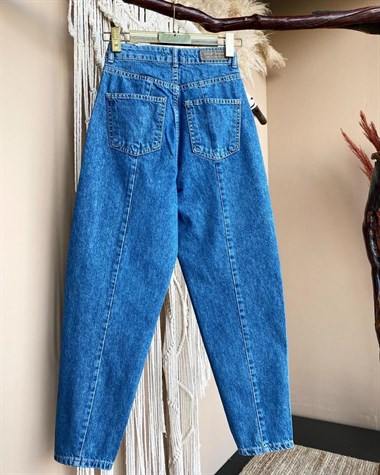 Yüksek Bel Arka Dikiş Detaylı Mom Jeans