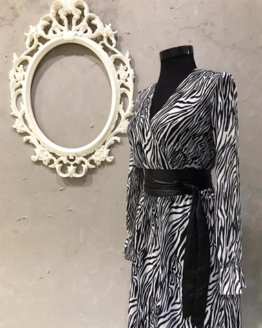 Zebra Desen Kruvaze Yaka Şifon Kumaş Elbise (SİYAH)