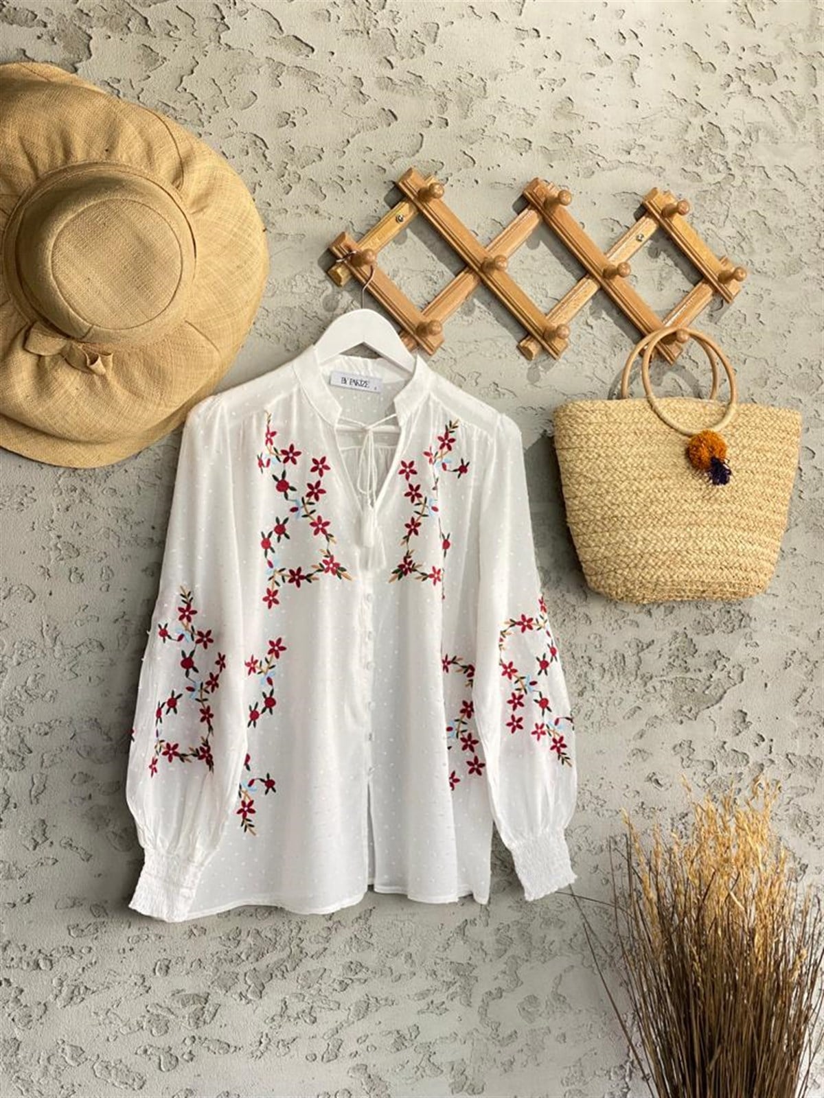 Alaçatı Nar Çiçeği İşlemeli Gömlek (Beyaz)