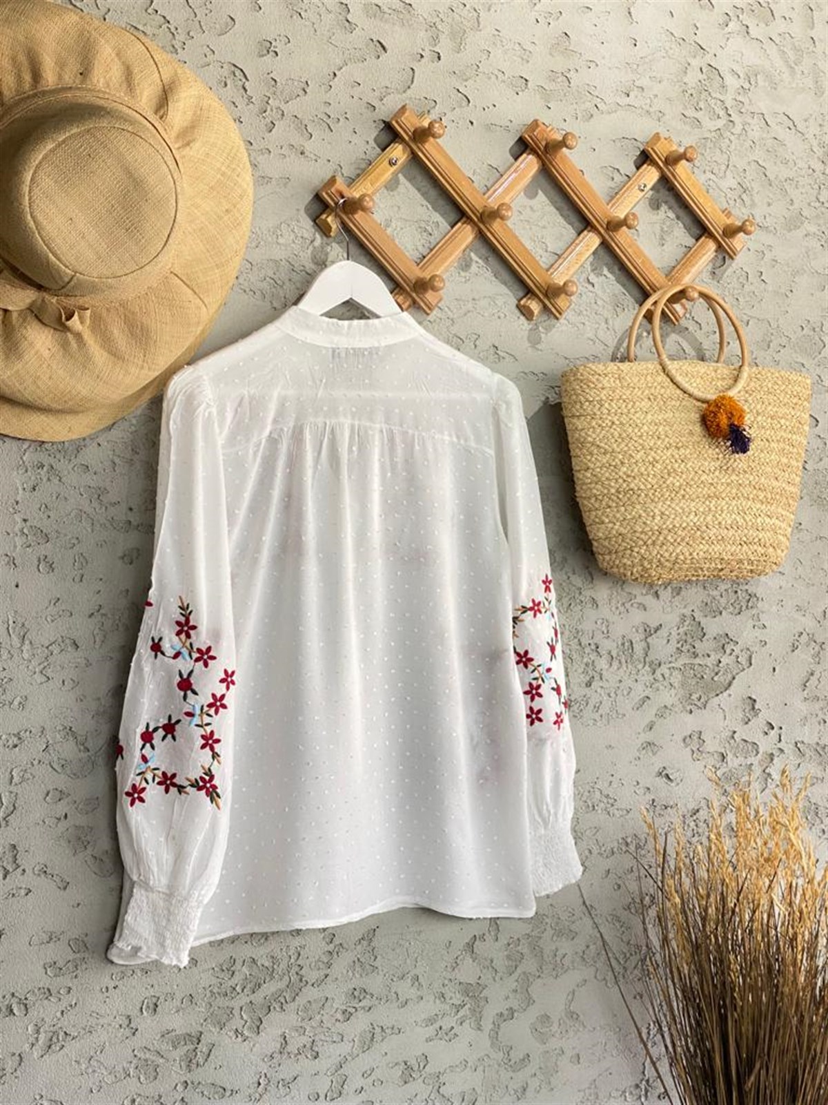 Alaçatı Nar Çiçeği İşlemeli Gömlek (Beyaz) 279,99 ₺