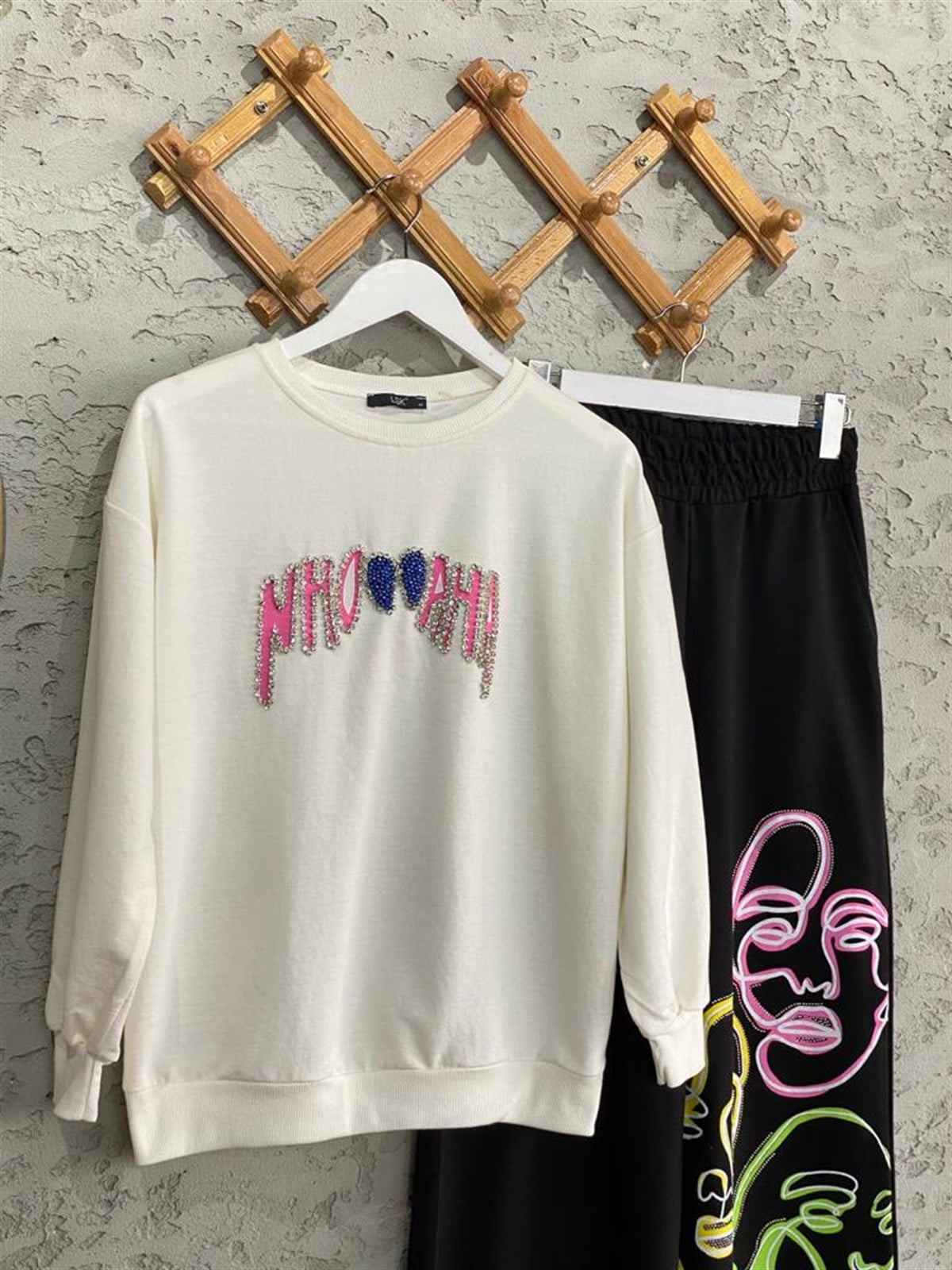 Baskı El İşi Detaylı Taşlı Sweat (Ekru)