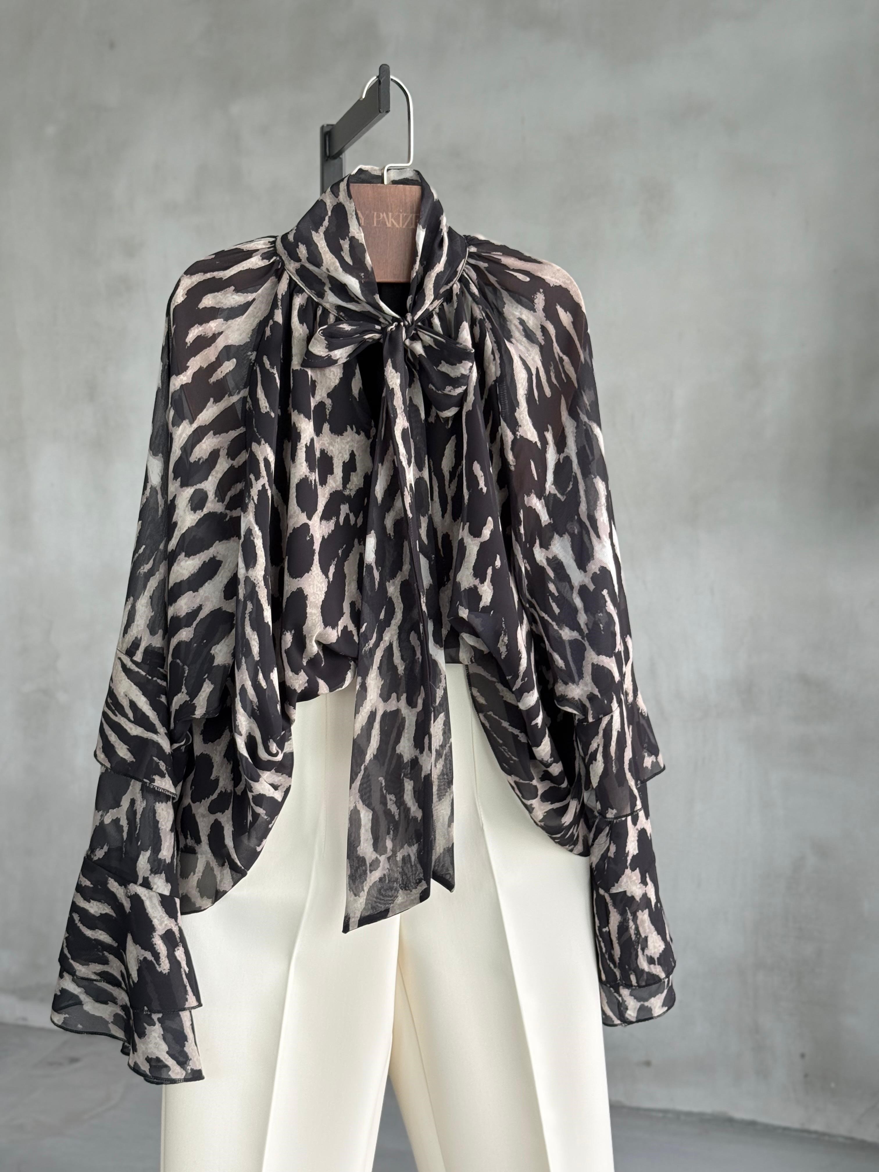 Boyun Bağlamalı Volan Kol Leopar Bluz (Siyah)