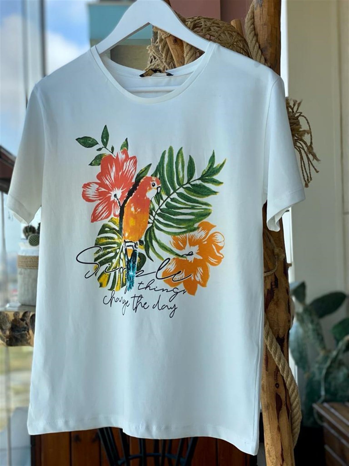 Çiçek Baskılı Tshirt