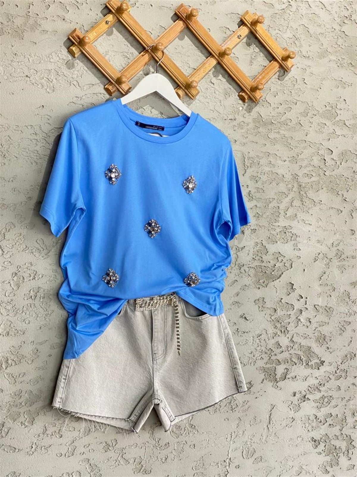 Çiçek Desenli Taş İşlemeli Basic Tshirt (Mavi)