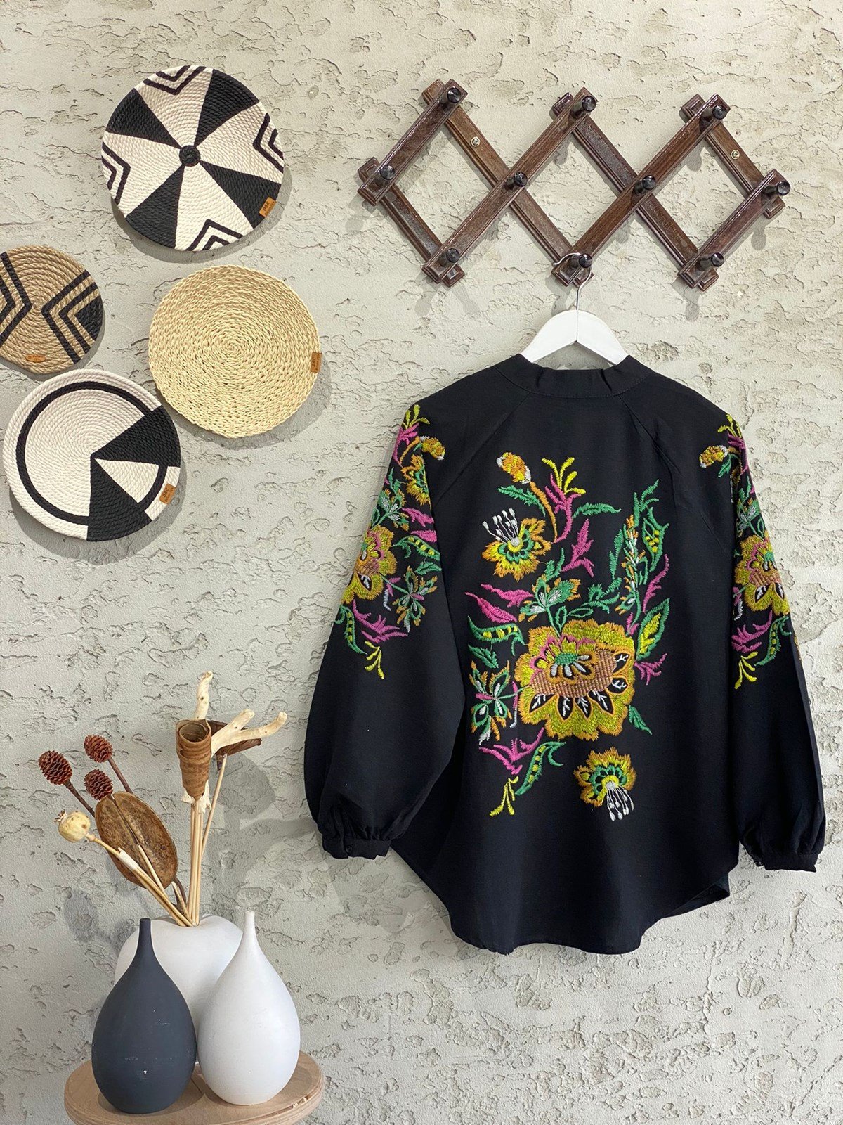Çiçek İşlemeli Keten Kimono (Siyah)