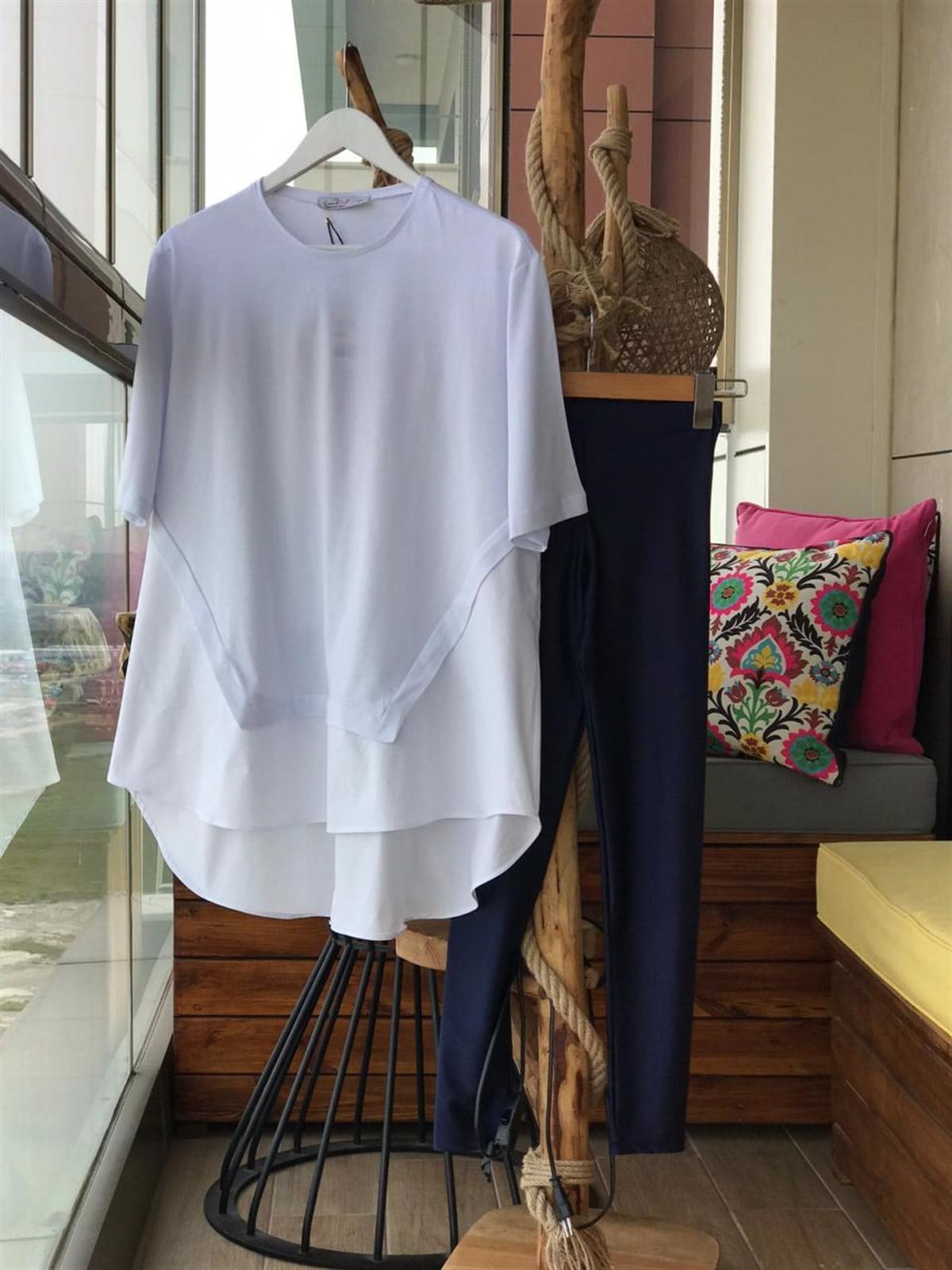 Coton Kumaş Detaylı Asimetrik Tshirt (BEYAZ)