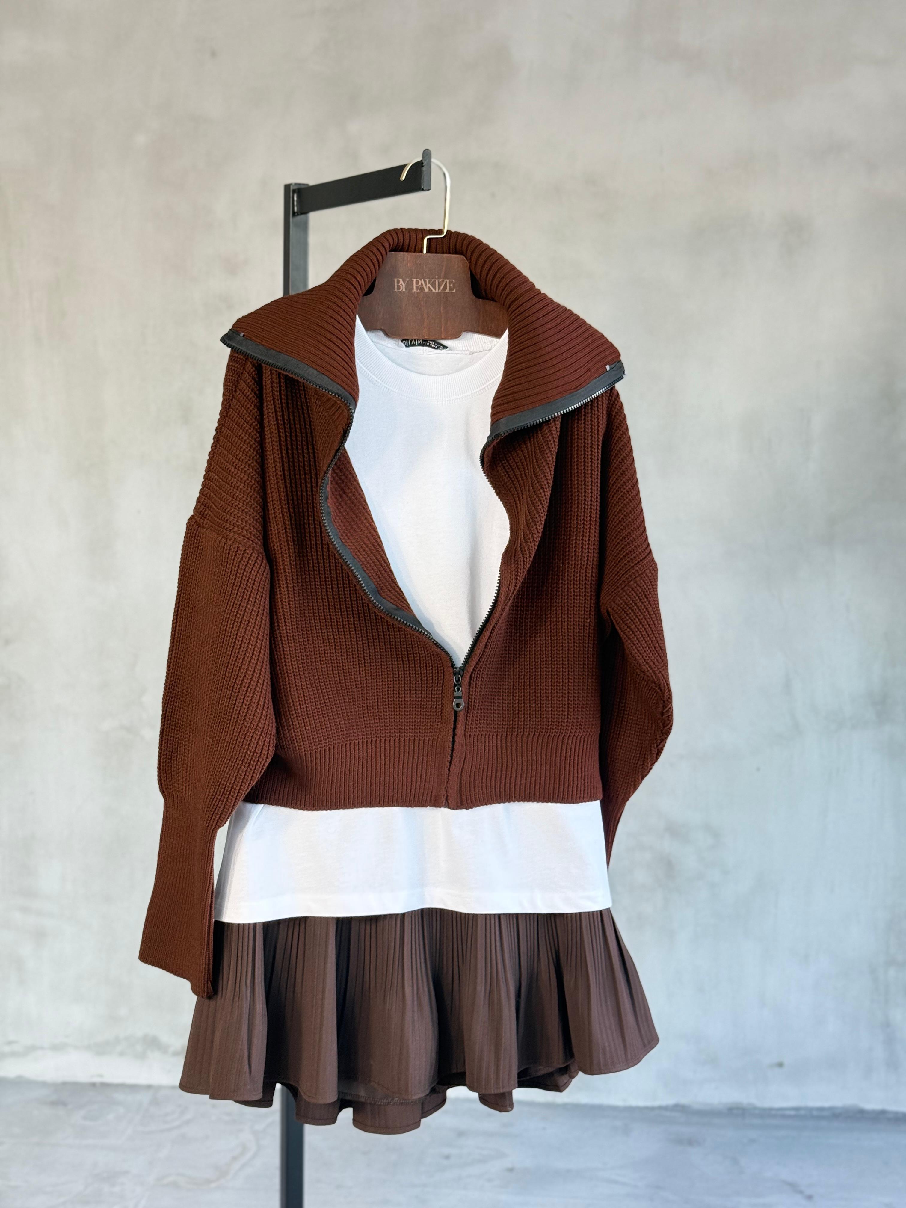 Dik Yaka Fermuarlı Kolej Hırka (Kahve)