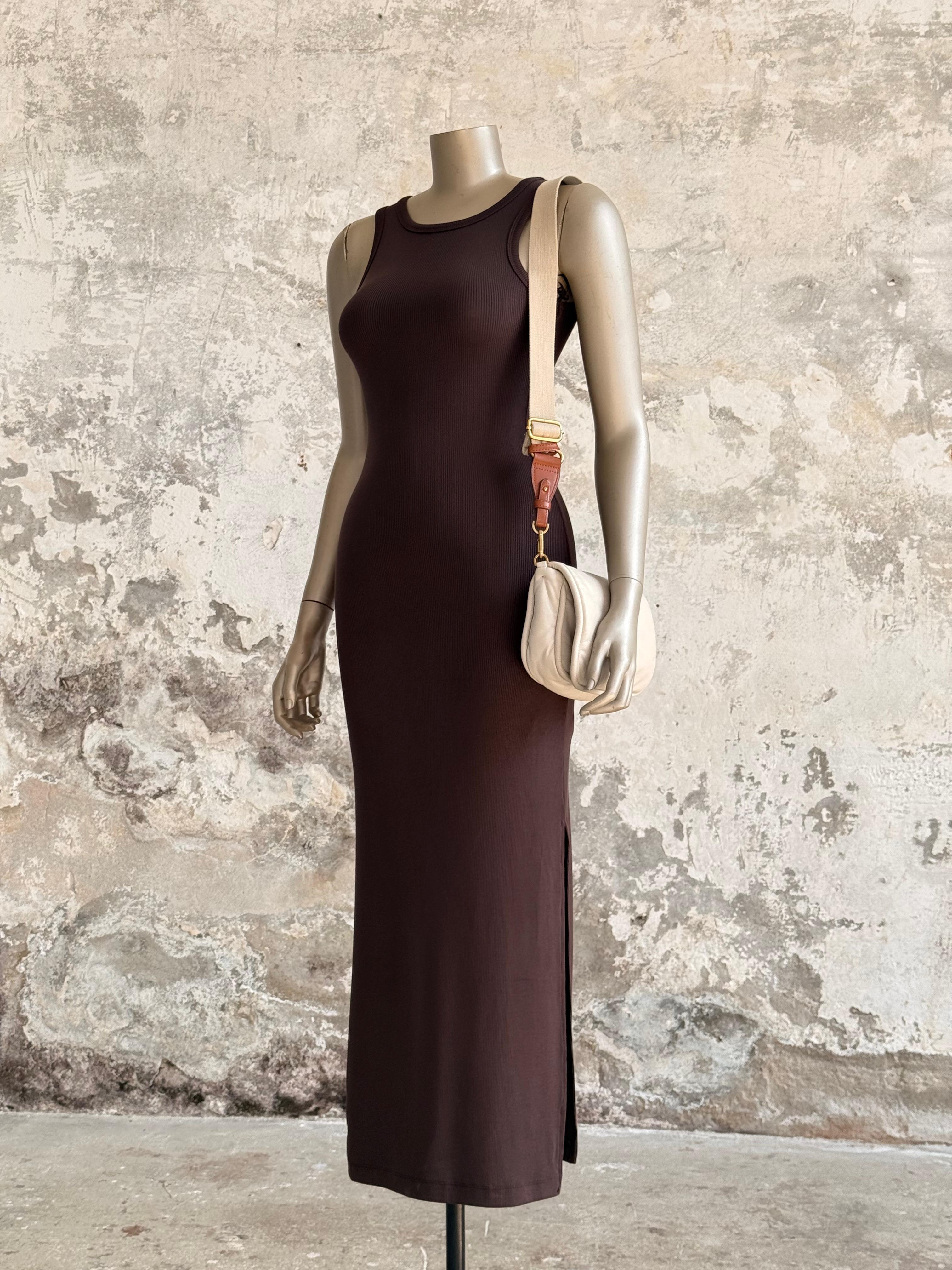 Dilvin Yırtmaç Detaylı Midi Boy Elbise (Kahve)