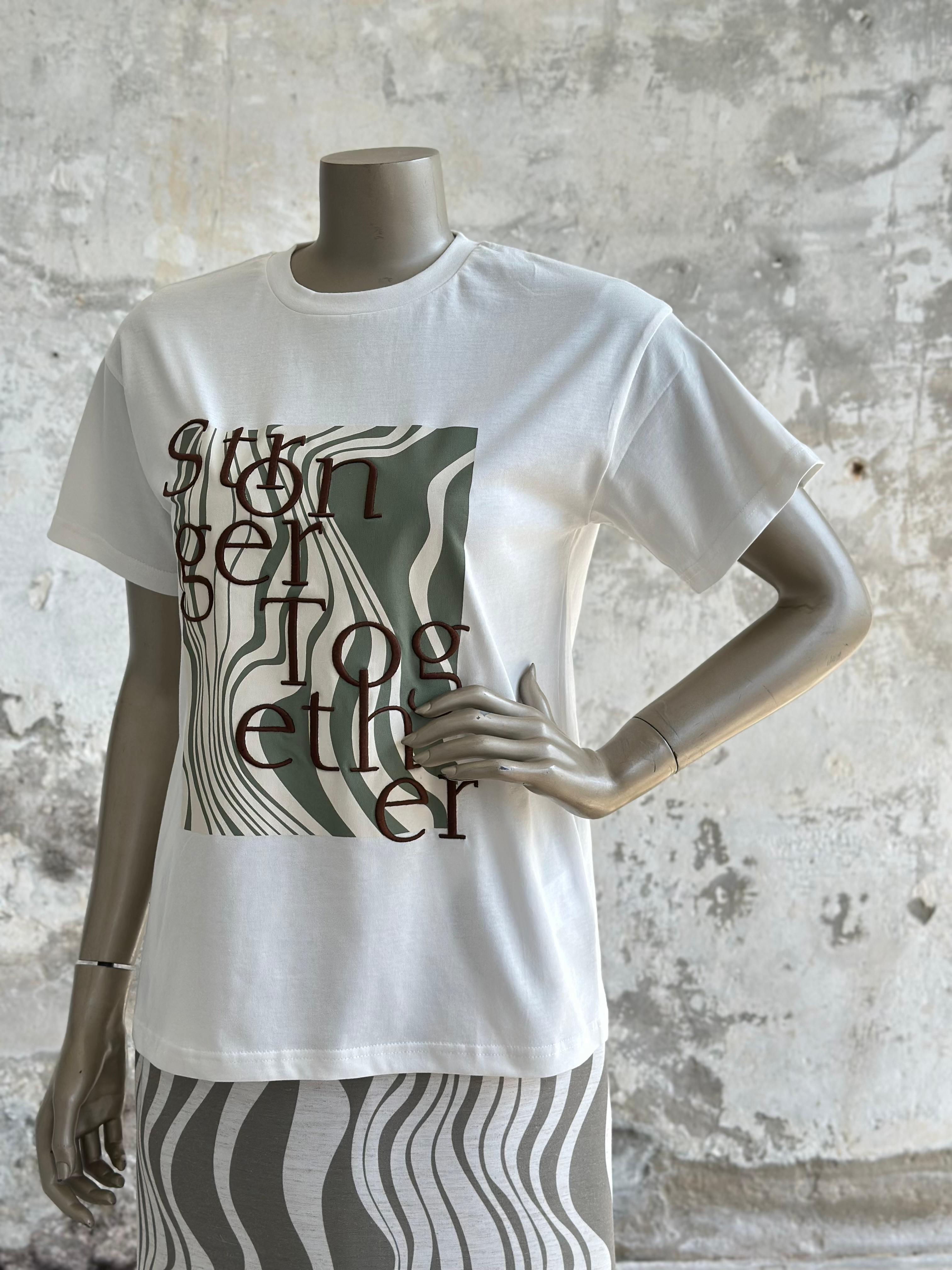 Doğal Zarafet Yazı Nakış İşçilikli Tişört (Beyaz)