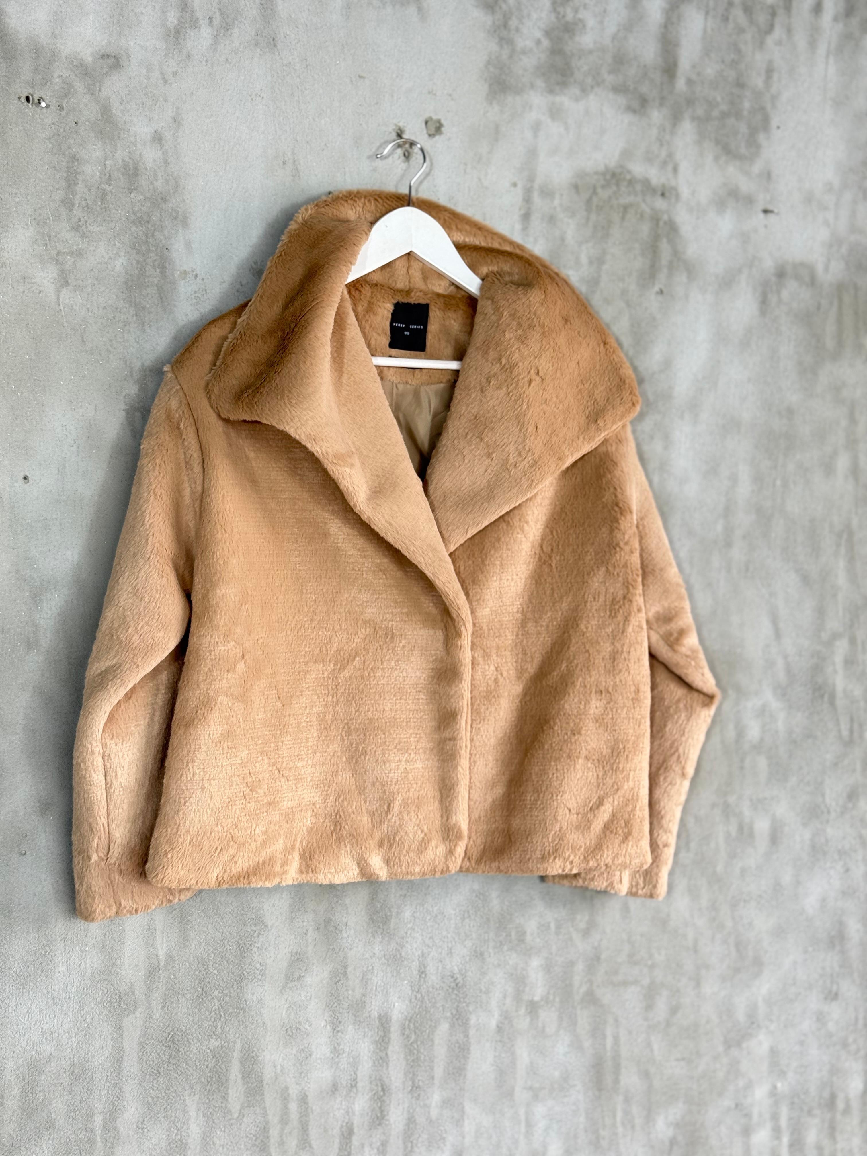 Geniş Yaka Peluş Kaban (Camel)
